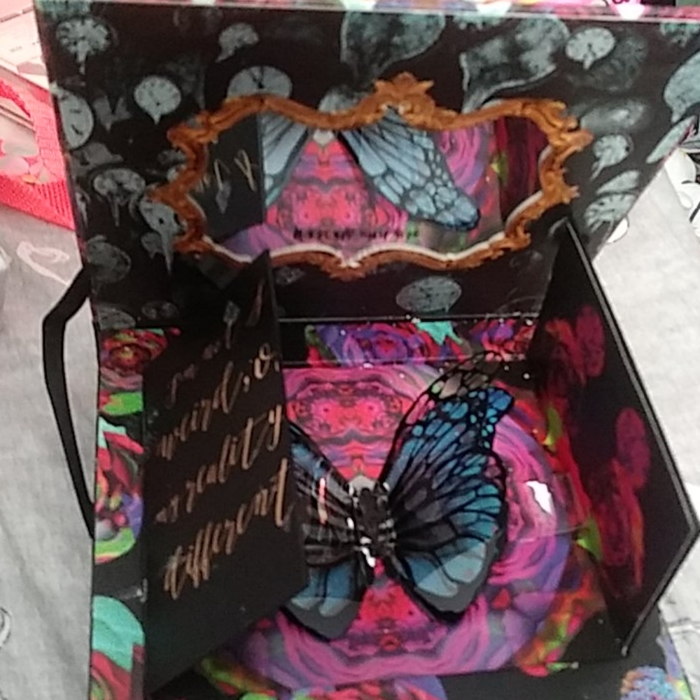 Urban Decay Alice thru the Looking Glass pallet